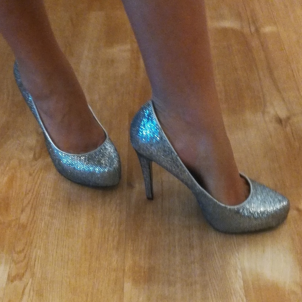 💙Beautiful sparkly bcbg platform heels - Picture 2 of 8